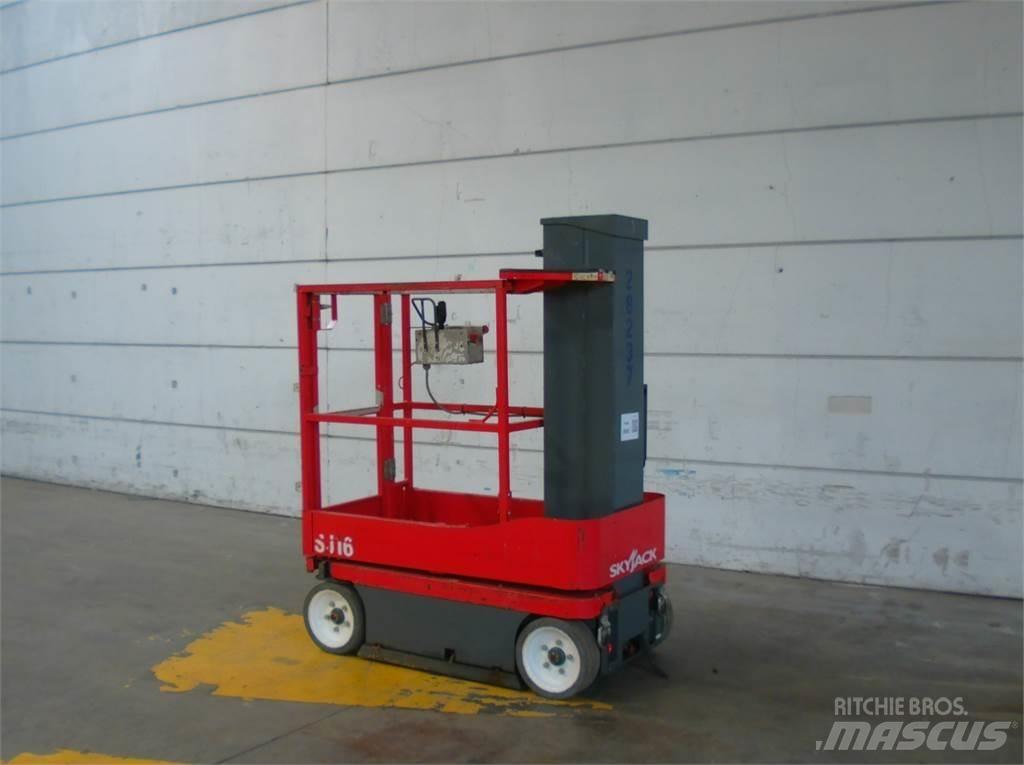 SkyJack SJ16 Ascensores de personal y montacargas de acceso