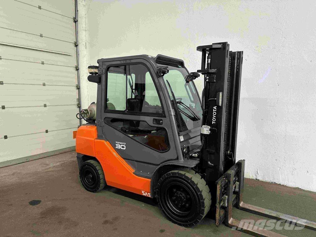 Toyota 02-8FGF30 Carretillas LPG