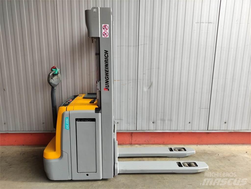 Jungheinrich EJC216z Apiladores eléctricos
