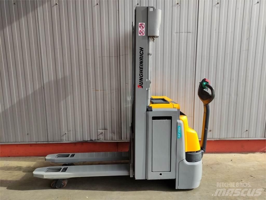 Jungheinrich EJC216z Apiladores eléctricos