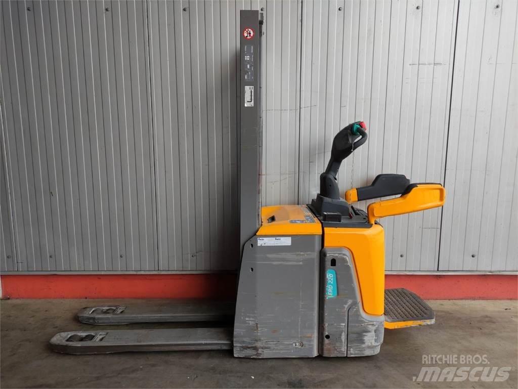 Jungheinrich ERD220 Apiladores eléctricos