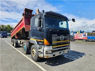 Hino 700 3241