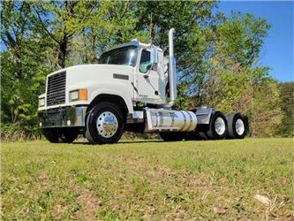 Mack PINNACLE CHU613