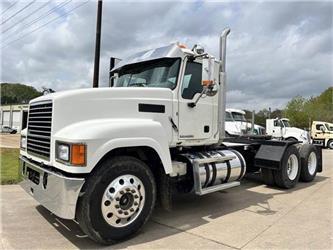 Mack PINNACLE CHU613