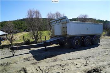 Maur trailer