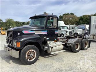 Mack CH613