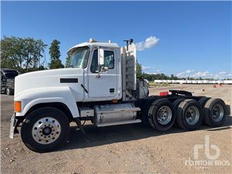 Mack CHN613