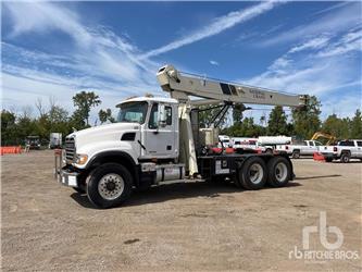 Mack CV713