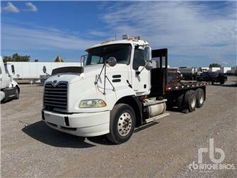Mack CXN613
