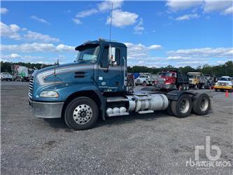 Mack CXU613 PINNACLE