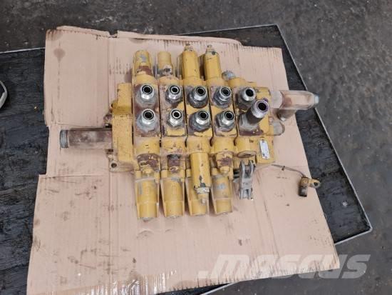 Caterpillar 426B, 428B, 432D, 438, 438 Serie II Retrocargadoras