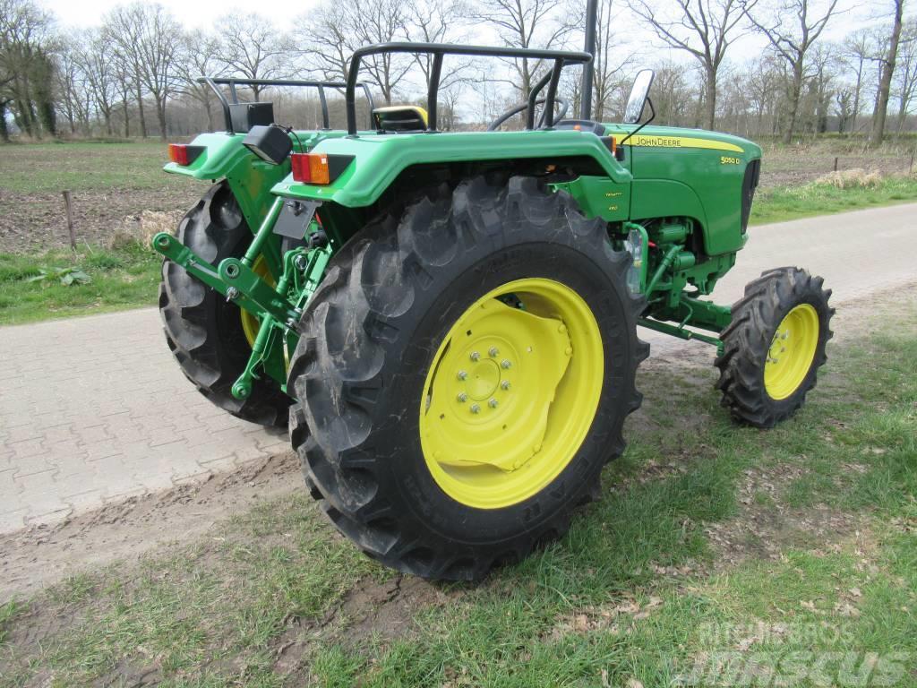 John Deere 5050 d Tractores