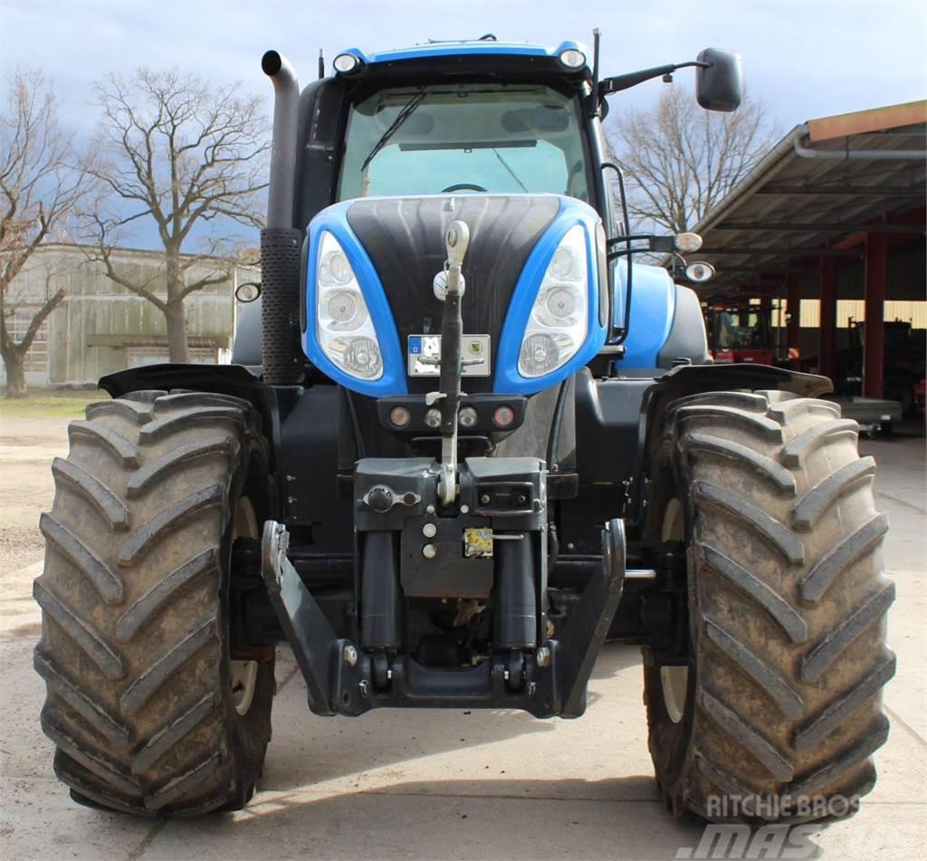 New Holland T8. 330 Tractores