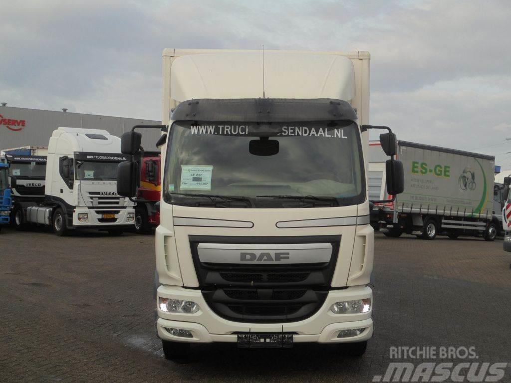 DAF LF 220 + Euro 6 + Dhollandia Lift+16 tons + Discou Camiones caja cerrada