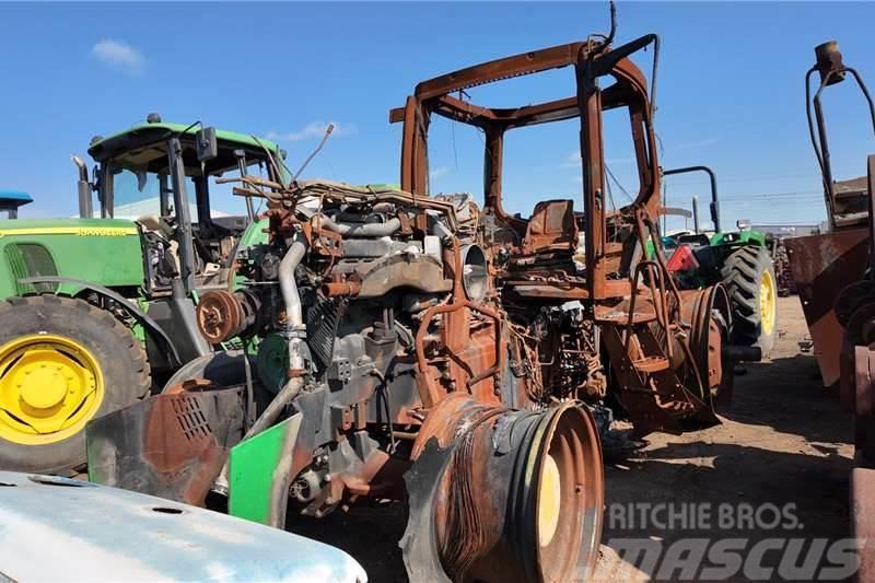 John Deere JD 8530 TractorÂ Now stripping for spares. Tractores