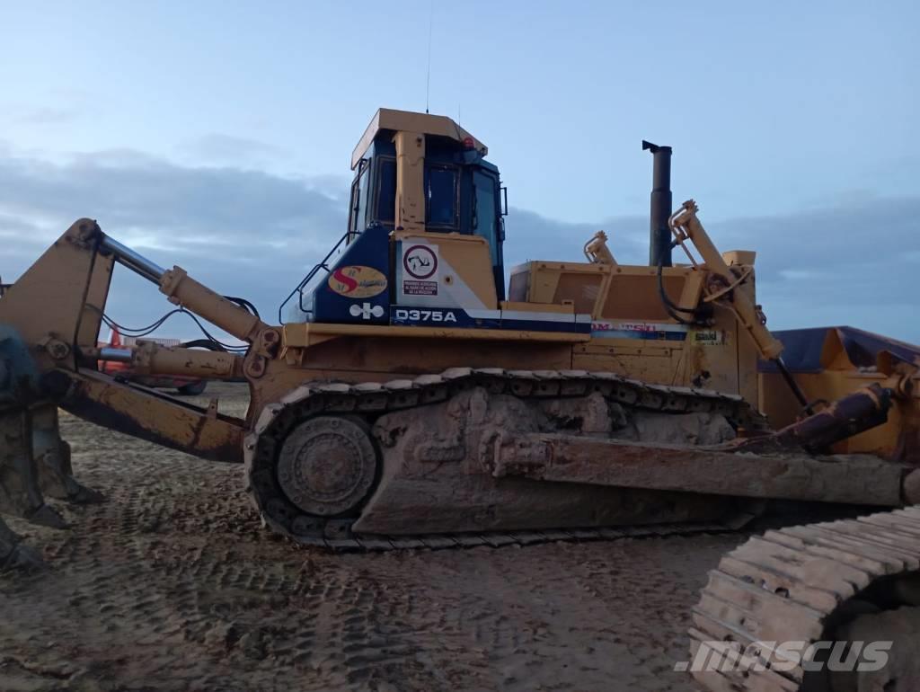 Komatsu D 375 A-2 Buldozer sobre oruga