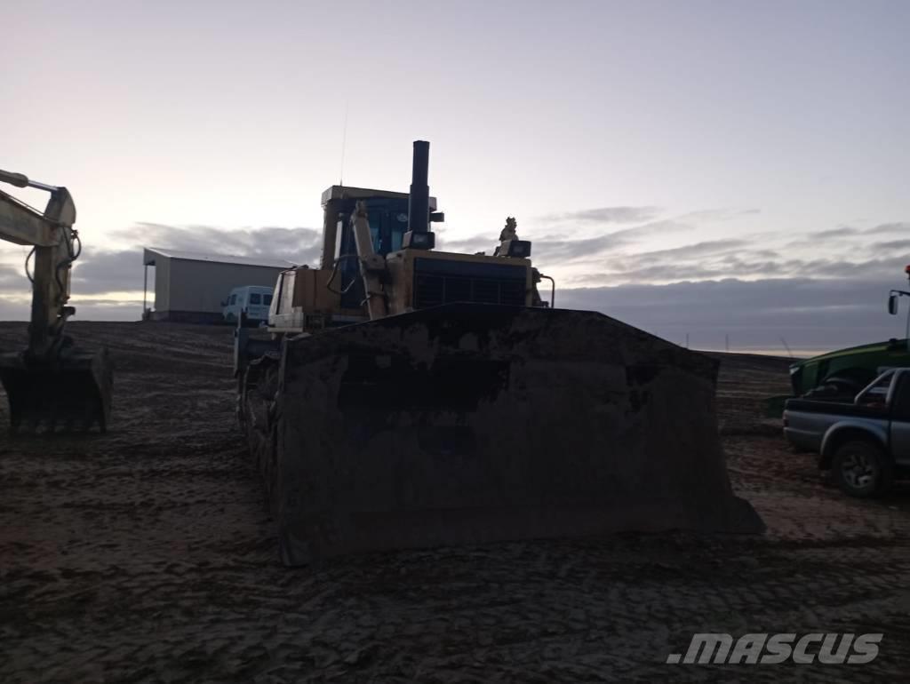 Komatsu D 375 A-2 Buldozer sobre oruga