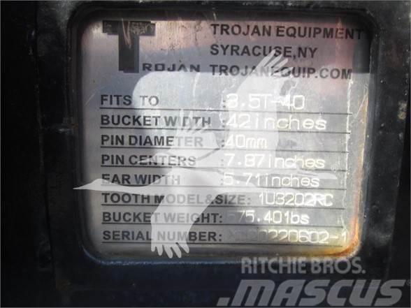 Trojan 42 NEW TROJAN HYDRAULIC TILT DITCHING BUCKET Cucharones
