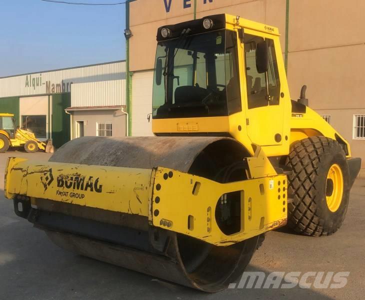Bomag BW 211 D-4 Rodillos de un solo tambor