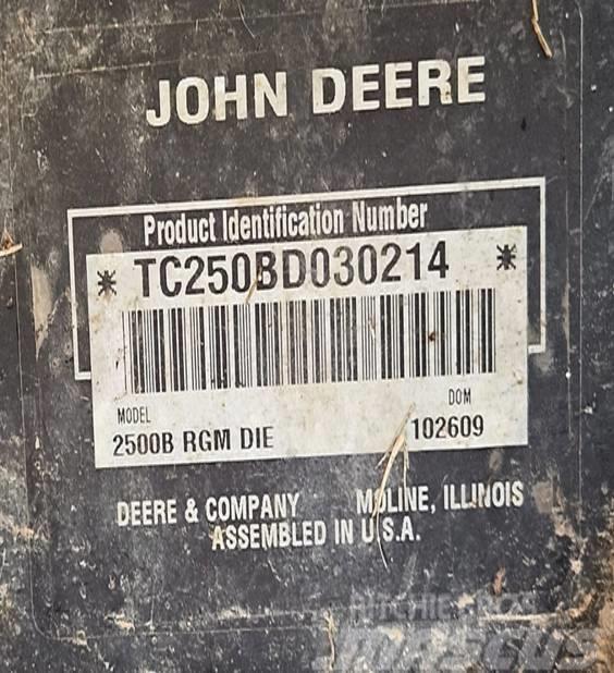John Deere 2500 B PrecisionCut Tractores corta-césped