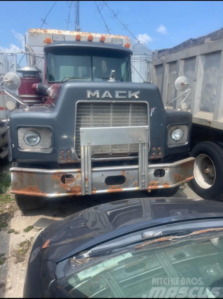Mack Truck Camiones bañeras basculantes o volquetes
