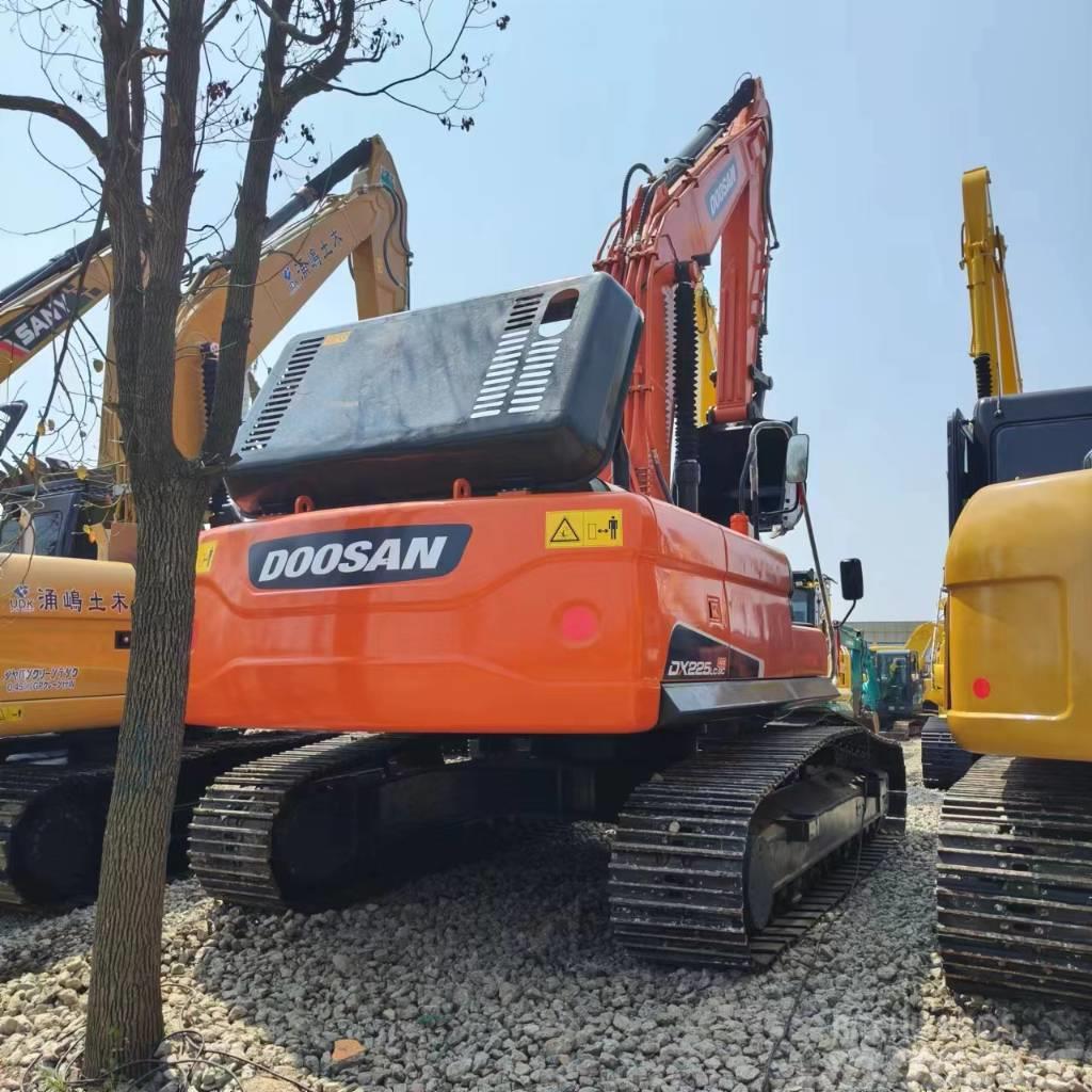Doosan DX 225 Excavadoras de cadenas