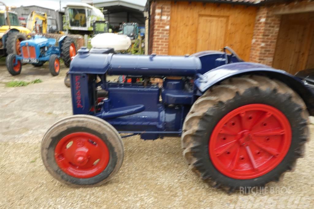  standard fordson Tractores
