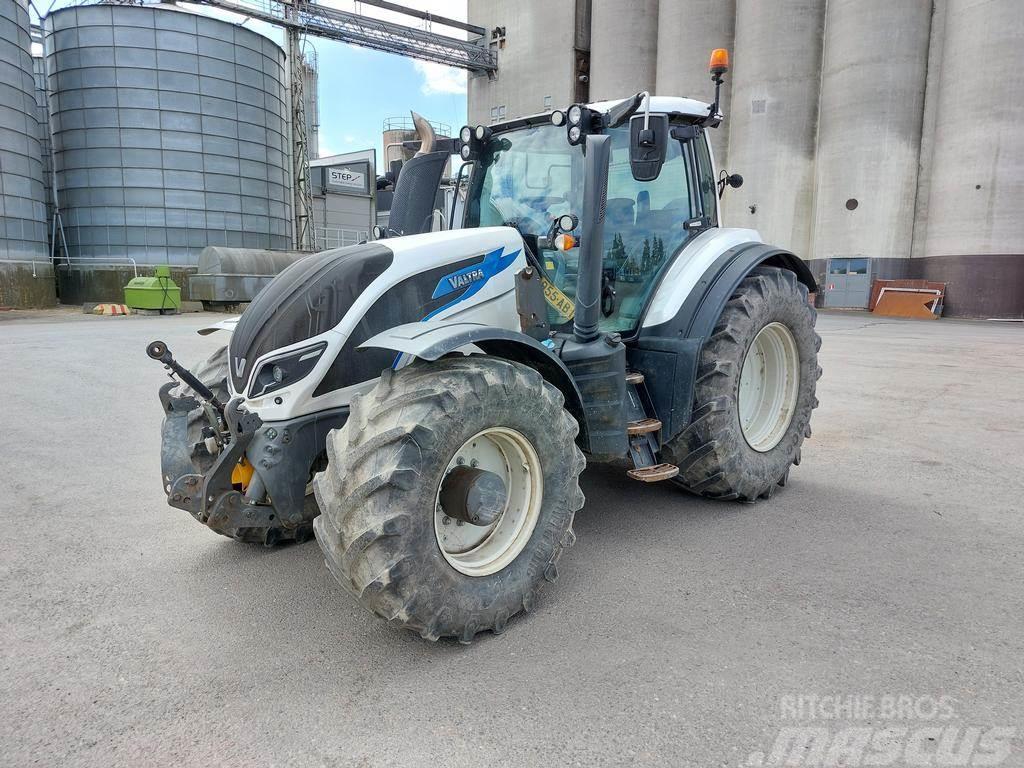 Valtra T214 DIRECT Tractores