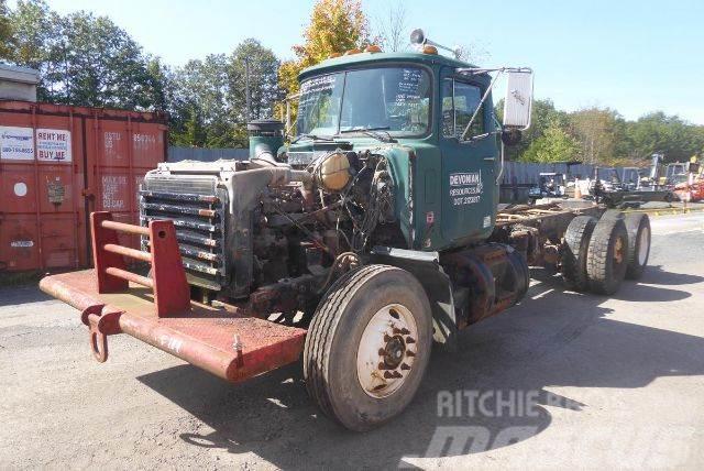 Mack RD688S Camiones chasis