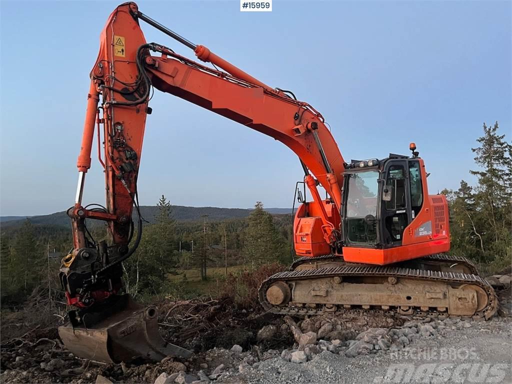 Doosan DX235LCR crawler excavator w/ GPS, bucket and tilt Excavadoras de cadenas