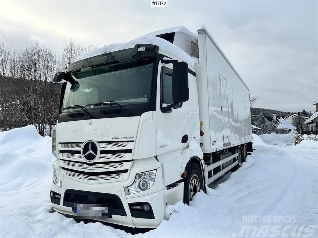 Mercedes-Benz Actros 2551 6x2 Box Truck w/ fridge/freezer unit. Camiones caja cerrada