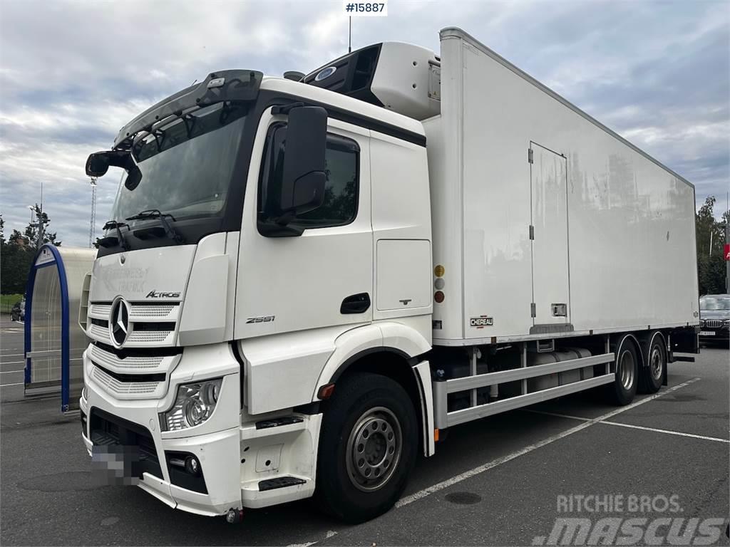 Mercedes-Benz Actros 6x2 Box Truck w/ fridge/freezer unit. Camiones caja cerrada