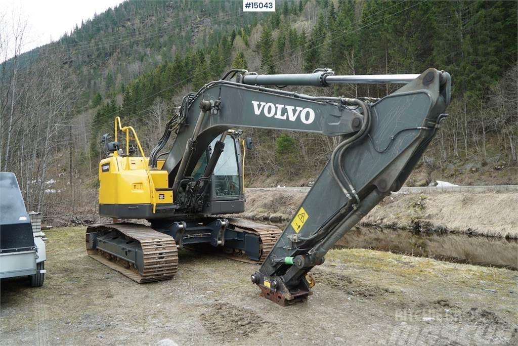 Volvo ECR235DL Excavator w/ bucket and rotor tilt. Excavadoras de cadenas