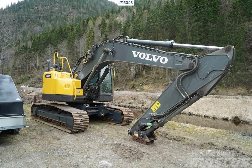 Volvo ECR235DL Excavator w/ bucket and rotor tilt. Excavadoras de cadenas