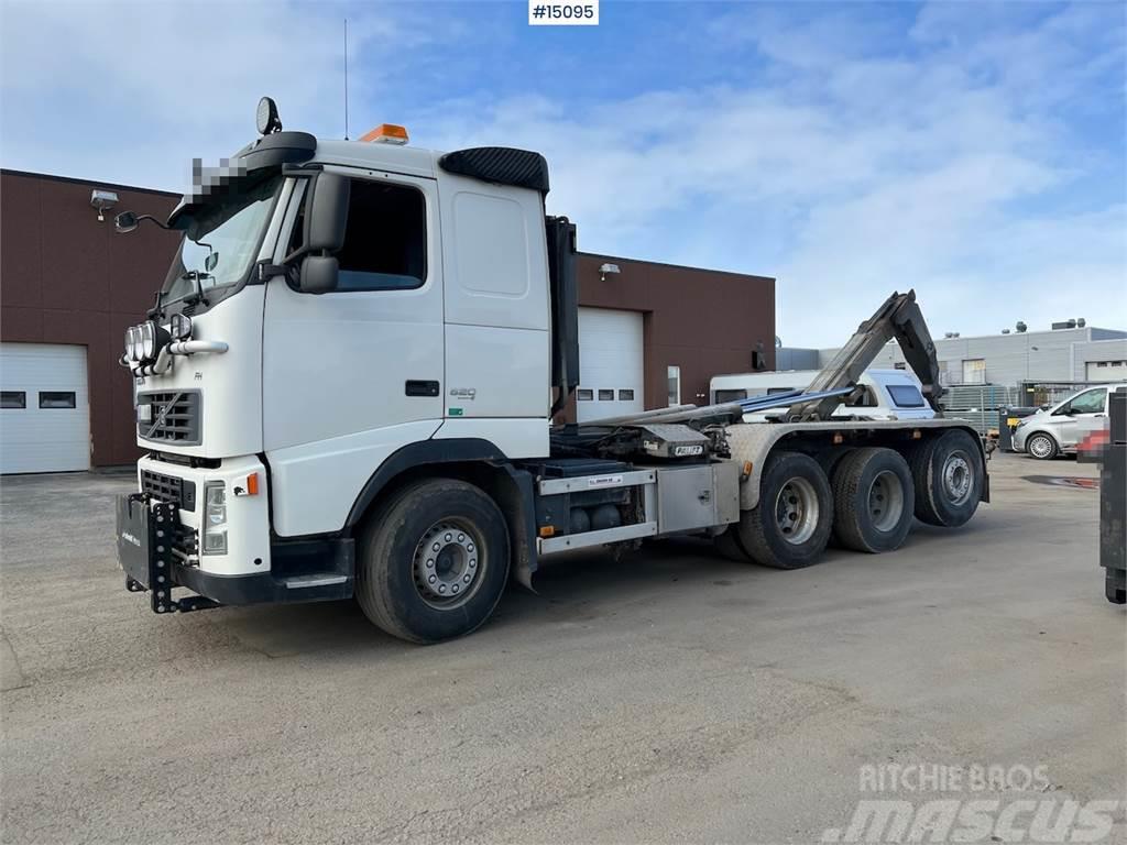 Volvo FH 520 8x4 tridem hook truck w/ plow rig Camiones polibrazo