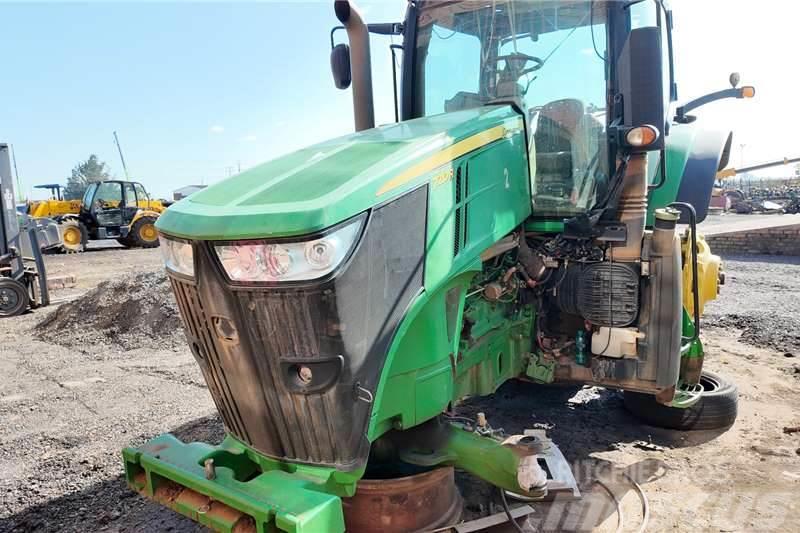 John Deere JD 7210R Tractor Now stripping for spares. Tractores