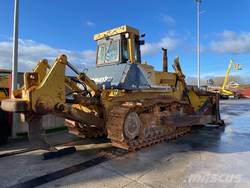 Komatsu D 275 A-2 Buldozer sobre oruga
