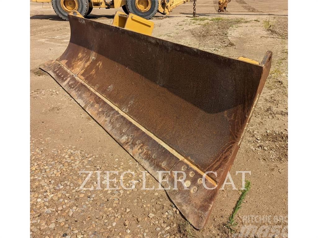 CAT D8T TRACK TYPE TRACTOR ANGLE BLADE Cuchillas