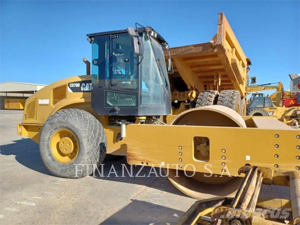 Caterpillar CS78B Rodillos de un solo tambor