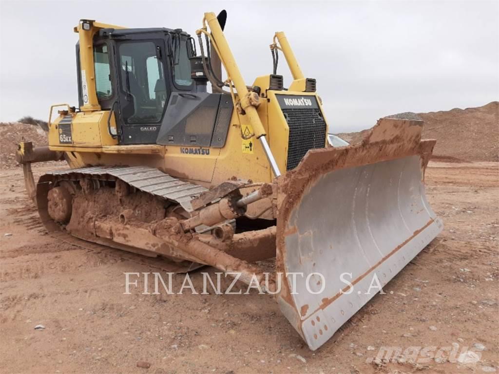 Komatsu D65 Buldozer sobre oruga