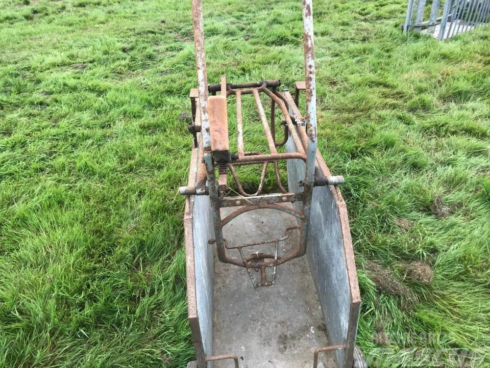  Commodore sheep turnover crate Cultivadores