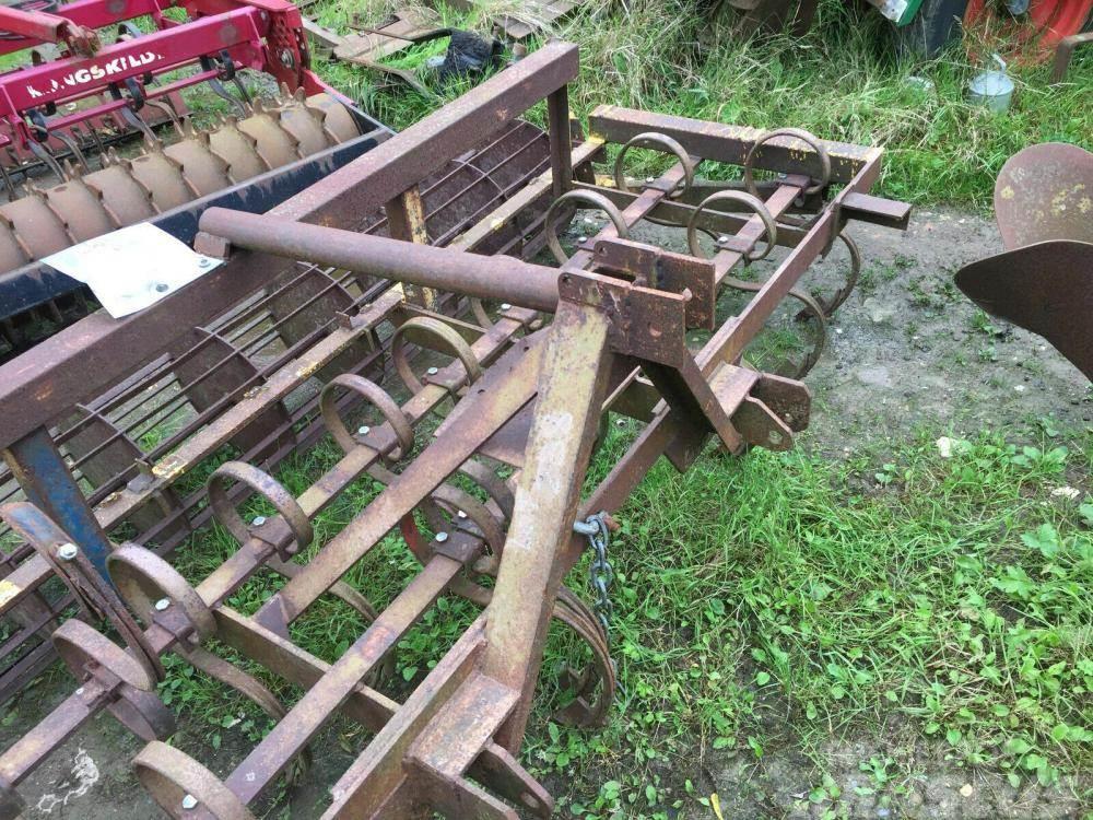  Spring tyne front mounted cultivator Cultivadores