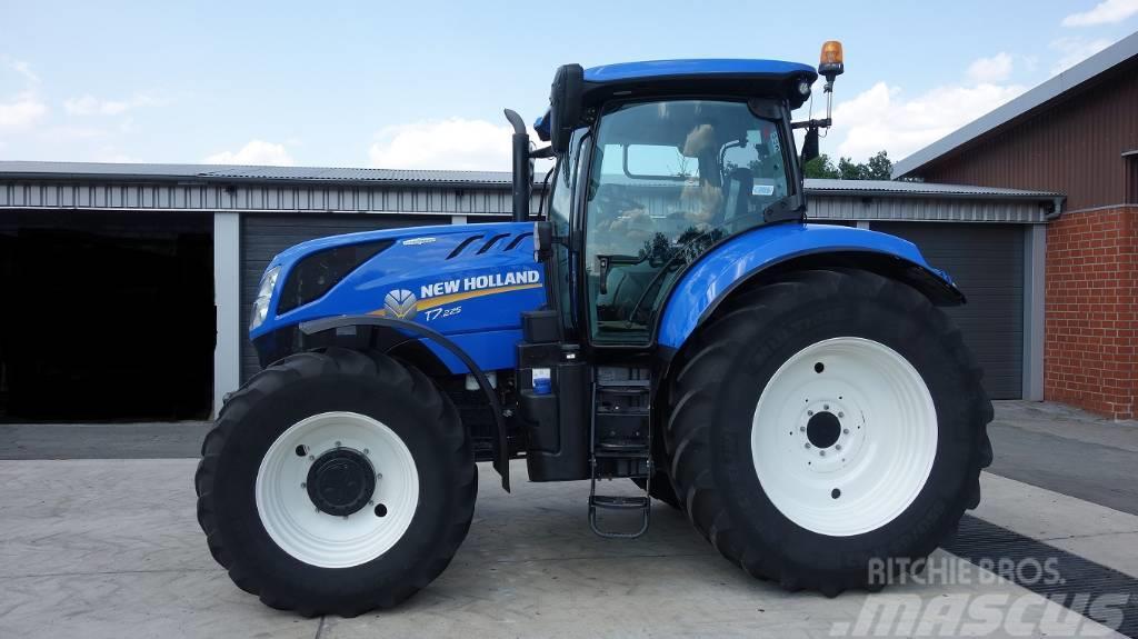 New Holland T7.225 AC mit Rangepoint RTX Tractores