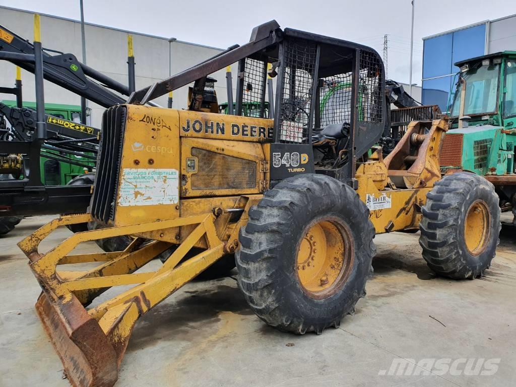 John Deere 540B Arrastrador de troncos