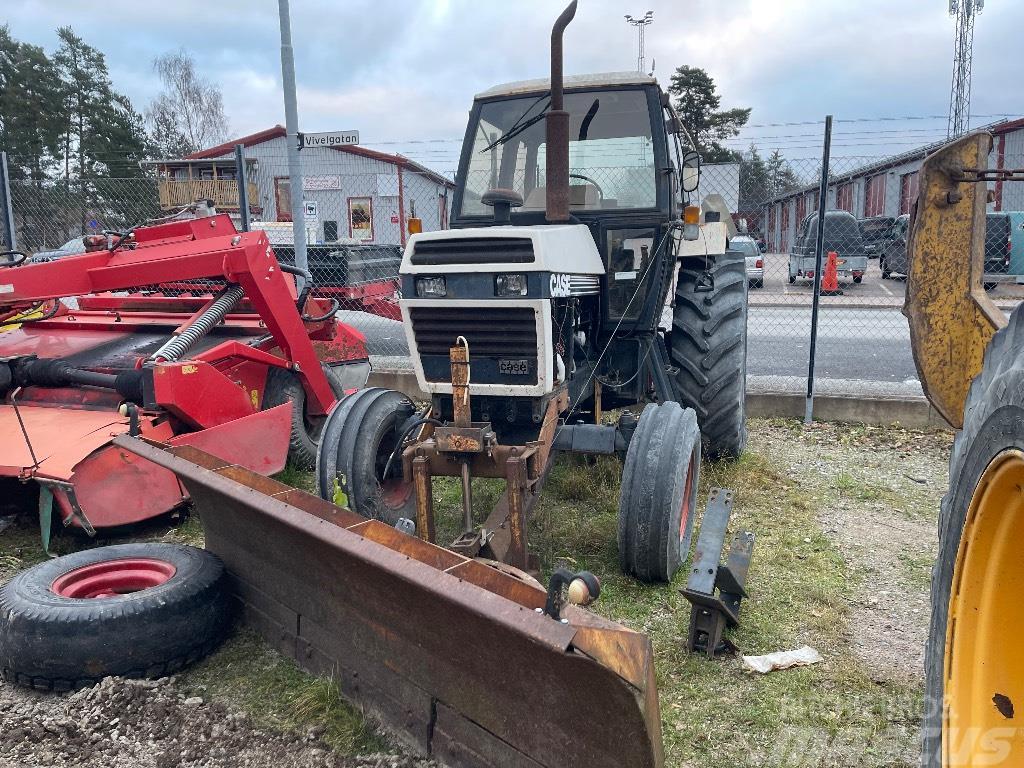 CASE 1494 Hydrashift med snöplog Tractores