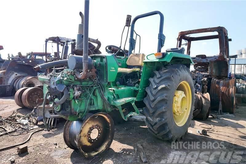 John Deere JD 5215 Tractor Now stripping for spares. Tractores