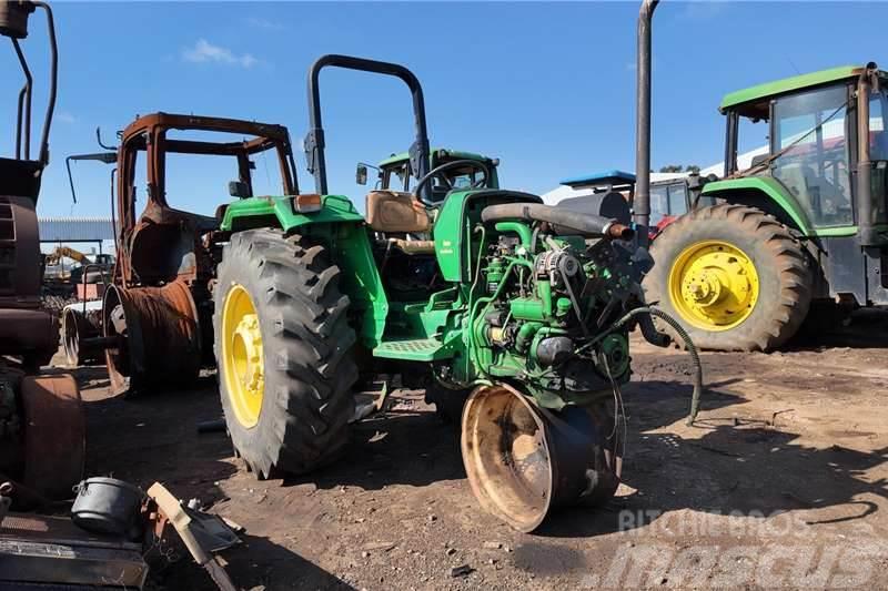 John Deere JD 5215 Tractor Now stripping for spares. Tractores