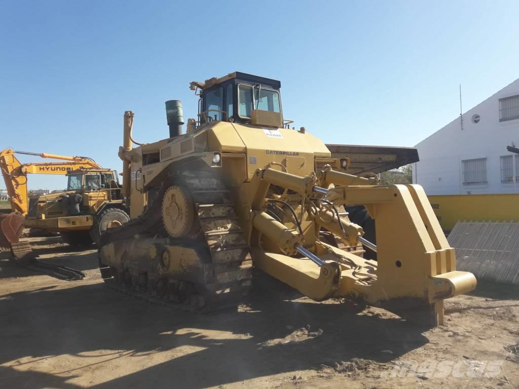 Caterpillar D 10 Buldozer sobre oruga