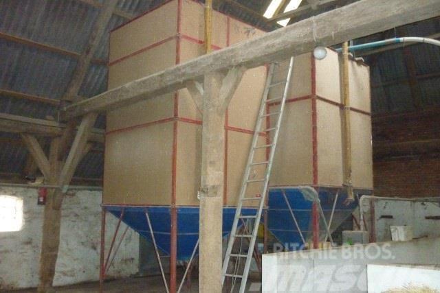  Flex 7 ton indendørssilo 2 stk.  Begge med indblæs Silo unloading equipment