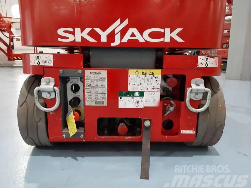 SkyJack SJ 12 Ascensores de personal y montacargas de acceso